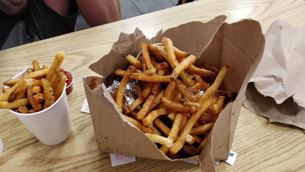 Five Guys | meal takeaway | 24201 W, Valencia Blvd #3672, Valencia, CA 91355, USA | 6612550981 OR +1 661-255-0981