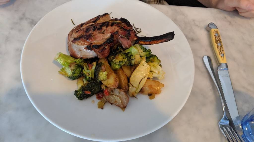 Eloise Nichols Grill & Liquors | restaurant | 2400 Mid Ln #100, Houston, TX 77027, USA | 7135540136 OR +1 713-554-0136