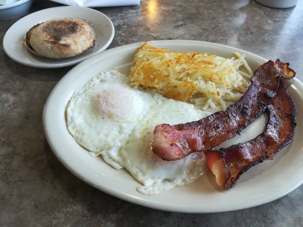 Junies | restaurant | 100 Plaza Dr, Elk Run Heights, IA 50707, USA | 3198338021 OR +1 319-833-8021