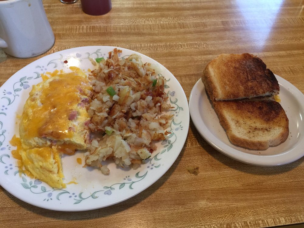 Little Chief Restaurant | restaurant | 210 N Gaither St, Siletz, OR 97380, USA | 5414442626 OR +1 541-444-2626