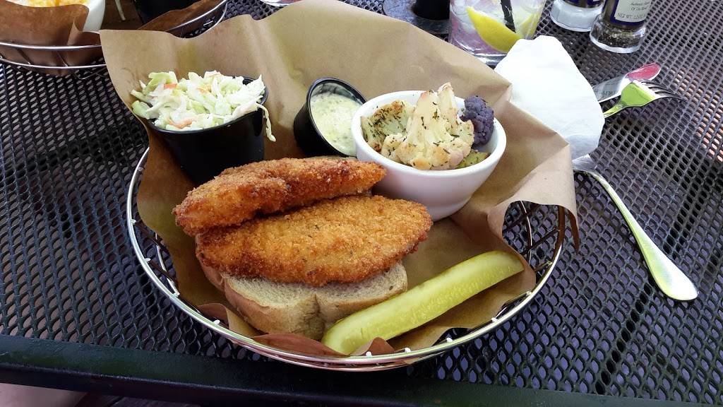 Captains Quarters Restaurant | restaurant | 5700 Captains Quarters Rd, Prospect, KY 40059, USA | 5022281651 OR +1 502-228-1651