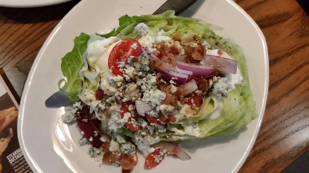 Outback Steakhouse | restaurant | 5228 N Service Rd, St Peters, MO 63376, USA | 6369409409 OR +1 636-940-9409