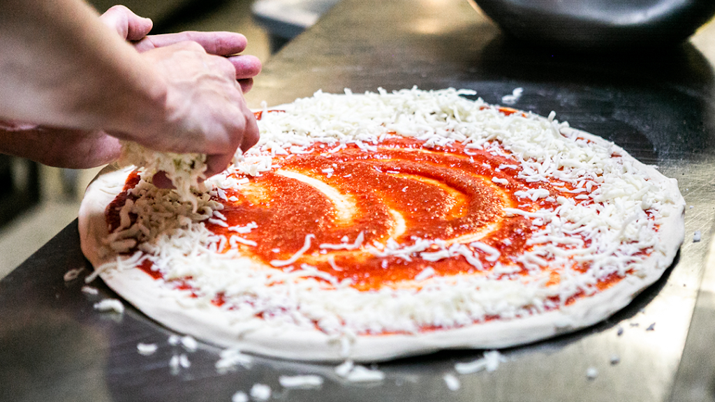 Ginos Pizza | restaurant | 4316 Forest Hill Blvd, Palm Springs, FL 33406, USA | 5619697444 OR +1 561-969-7444