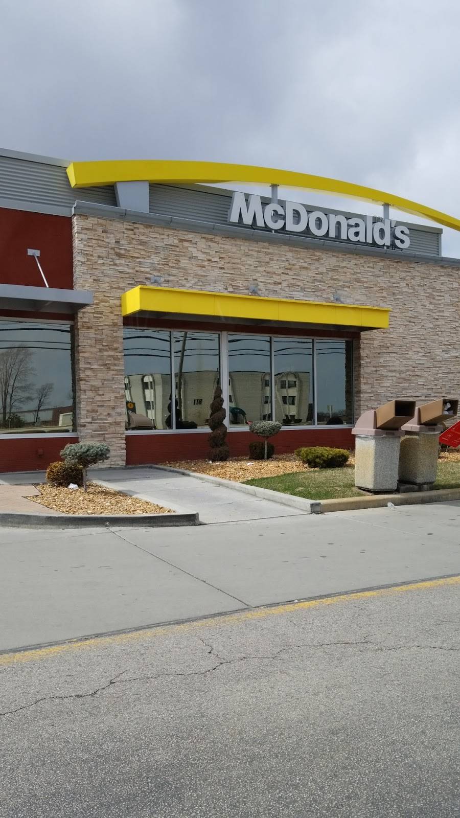 McDonalds | cafe | 630 IL-83, Bensenville, IL 60106, USA | 6306941448 OR +1 630-694-1448