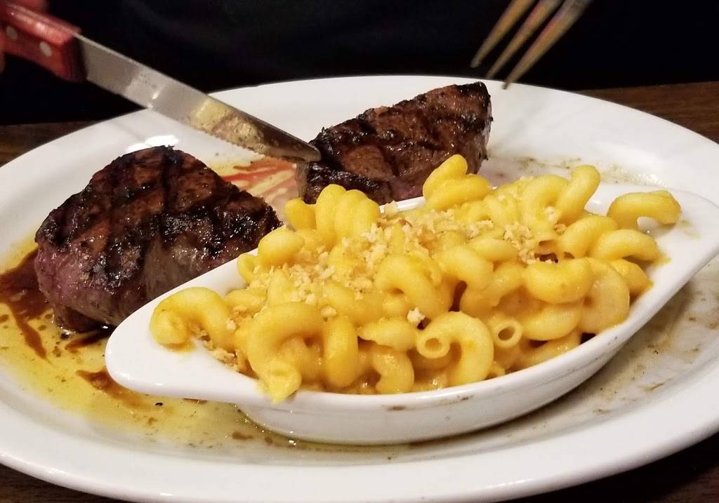 Luckys Steakhouse | restaurant | 17500 Silver Pkwy, Fenton, MI 48430, USA | 8107501400 OR +1 810-750-1400