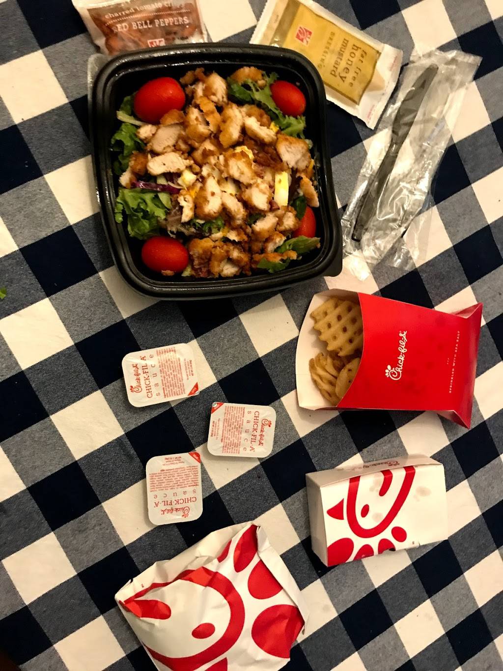 Chick-fil-A | restaurant | 1931 Tiffin Ave, Findlay, OH 45840, USA | 4194255288 OR +1 419-425-5288