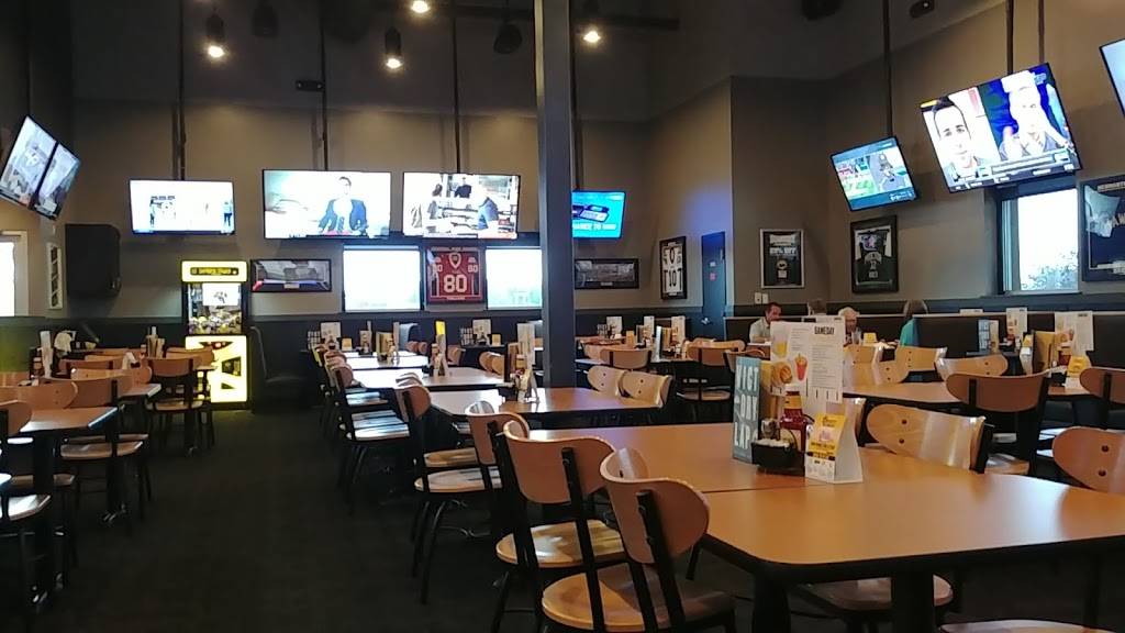 Buffalo Wild Wings | meal takeaway | 1307 Miller Trunk Hwy, Duluth, MN 55811, USA | 2187225100 OR +1 218-722-5100