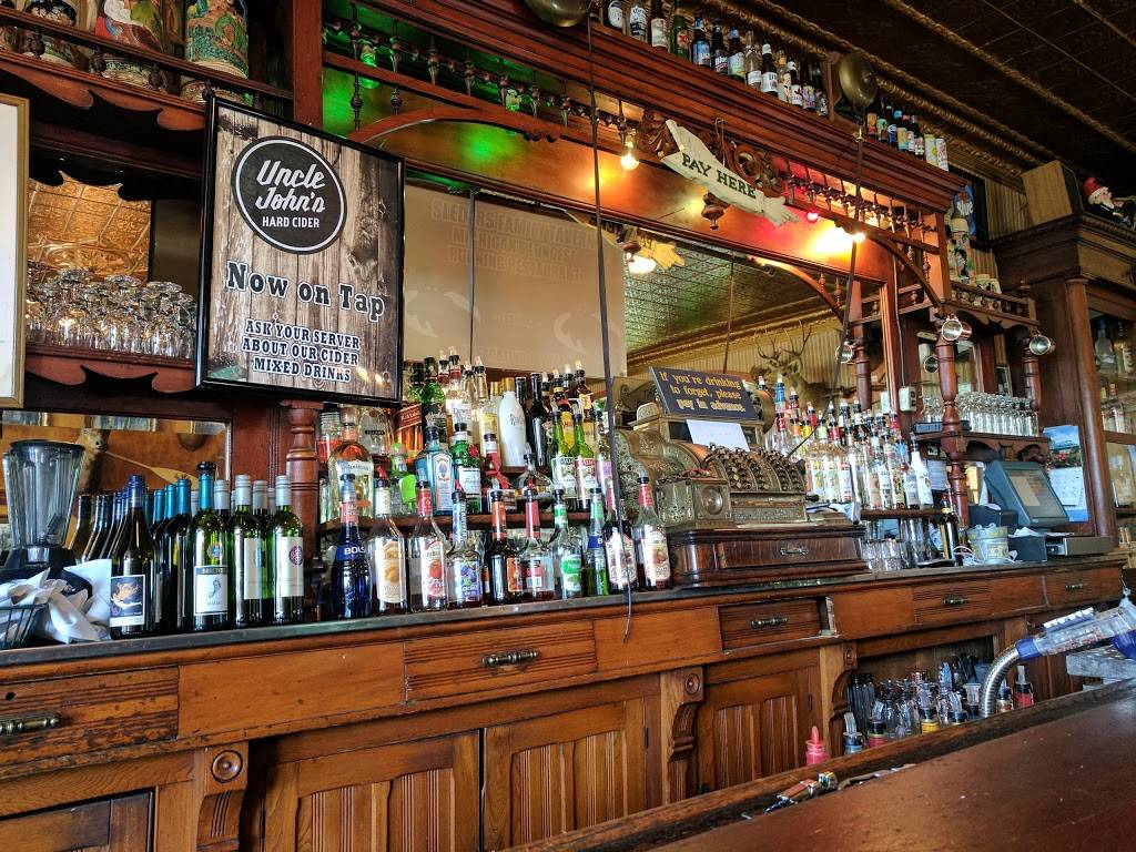 Sleders Family Tavern | restaurant | 717 Randolph St, Traverse City, MI 49684, USA | 2319479213 OR +1 231-947-9213