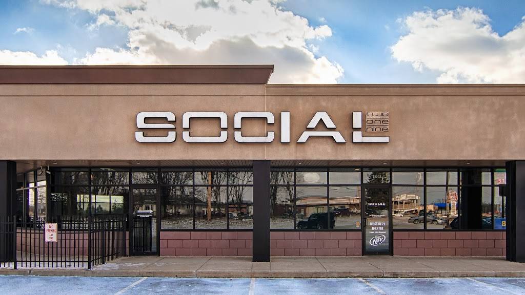 Social 219 | restaurant | 2350 Cline Ave, Crown Point, IN 46307, USA | 2193223060 OR +1 219-322-3060