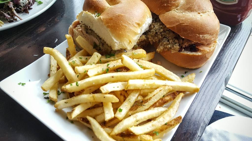 Boathouse Bistro & Pizzeria | restaurant | 19 Shipyard Dr, Hingham, MA 02043, USA | 7817493777 OR +1 781-749-3777