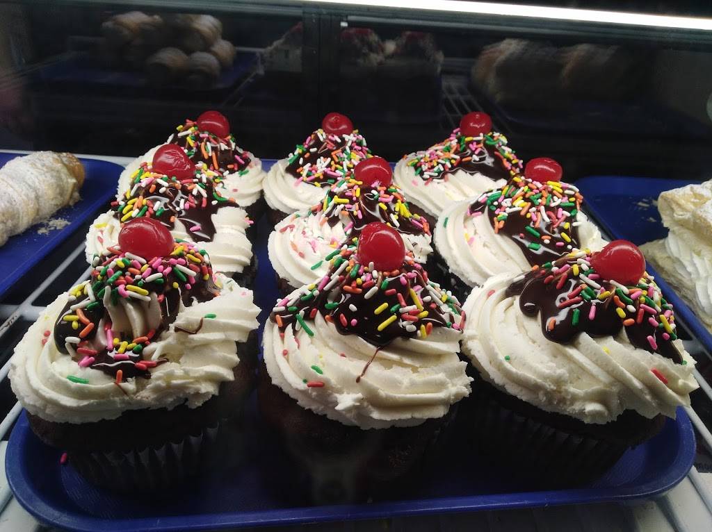 Governors Restaurant & Bakery | restaurant | 1185 Lisbon St, Lewiston, ME 04240, USA | 2077530173 OR +1 207-753-0173