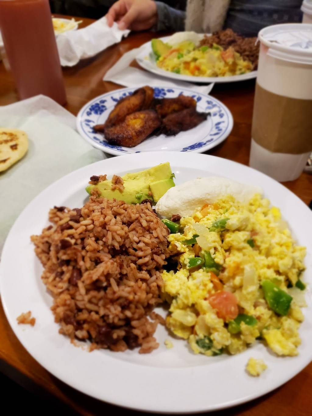 Doña Cecy’s Pupuseria | restaurant | 2002 Veirs Mill Rd, Rockville, MD 20851, USA | 3019787993 OR +1 301-978-7993