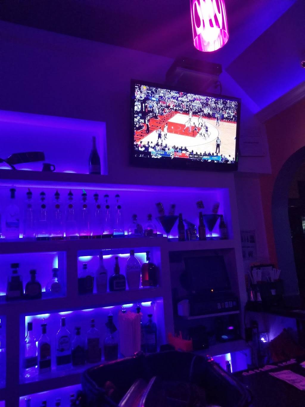 El Patio Bar & Grill | restaurant | 350 Jersey Ave, New Brunswick, NJ 08901, USA | 7322472929 OR +1 732-247-2929