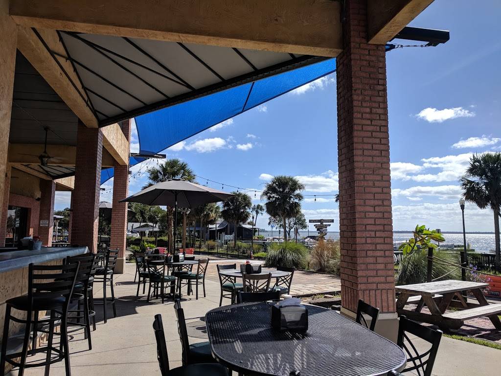 Puddle Jumpers | restaurant | 111 W Ruby St, Tavares, FL 32778, USA | 3525085862 OR +1 352-508-5862