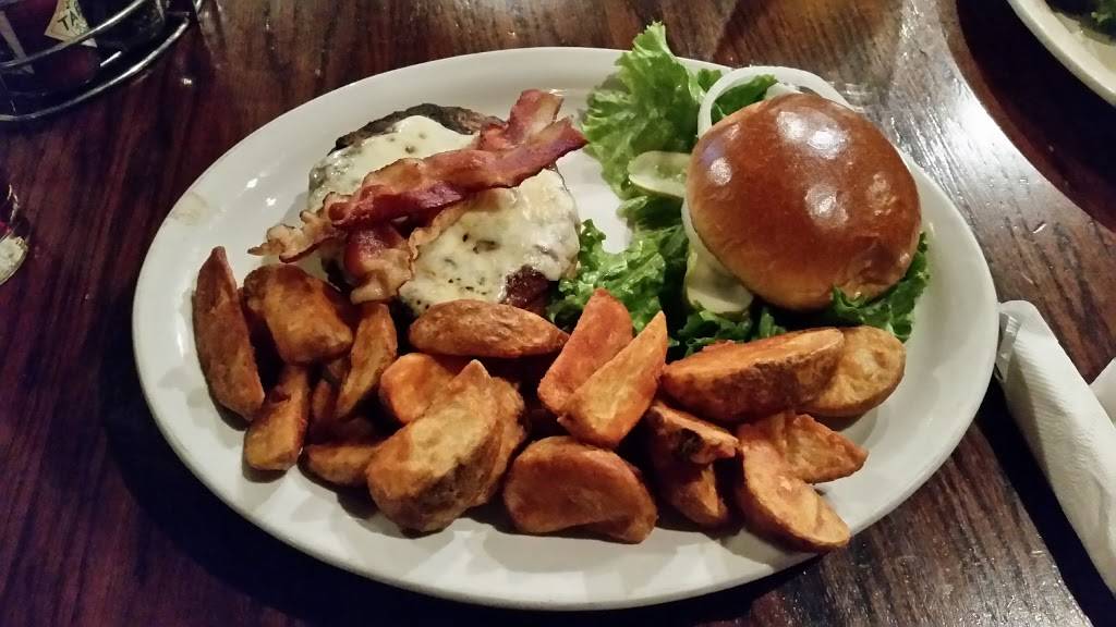 Kellehers Irish Pub & Eatery | restaurant | 619 Southwest Water Street, Peoria, IL 61602, USA | 3096736000 OR +1 309-673-6000