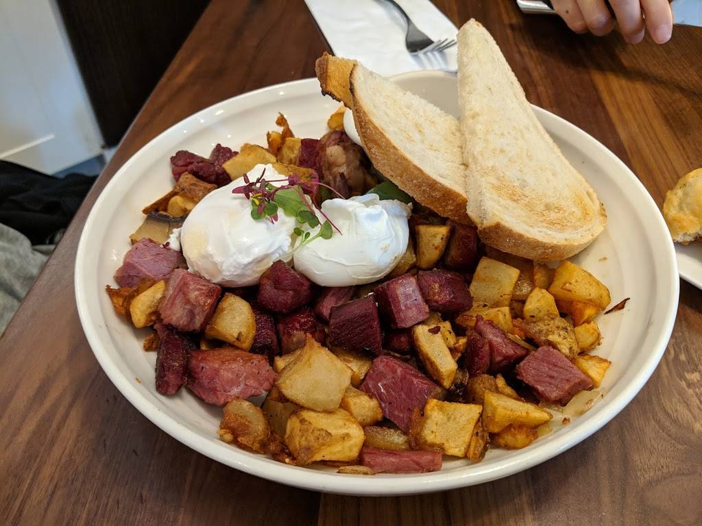 Home Plate | restaurant | 2150 Lombard St, San Francisco, CA 94123, USA | 4159224663 OR +1 415-922-4663