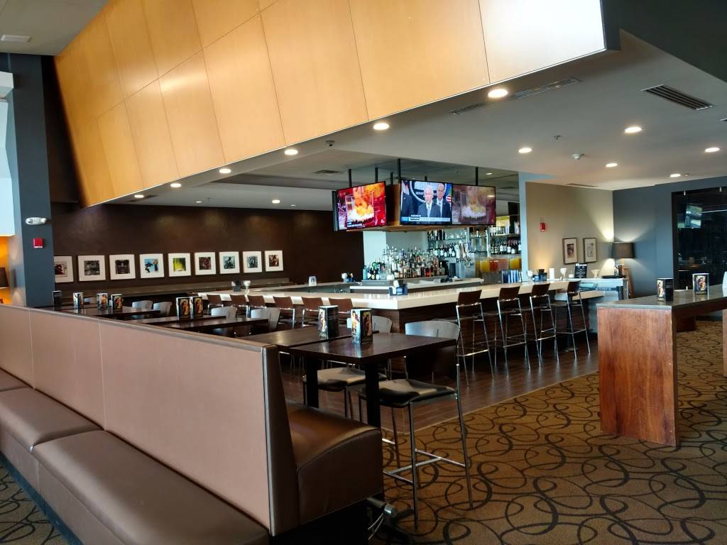 Studio Movie Grill Wheaton | restaurant | 301 Rice Lake Square, Wheaton, IL 60189, USA | 6304809557 OR +1 630-480-9557