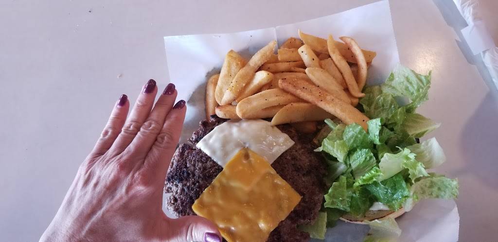 Friends Bar & Grill | restaurant | 12207 Natural Bridge Rd, Bridgeton, MO 63044, USA | 3147393000 OR +1 314-739-3000