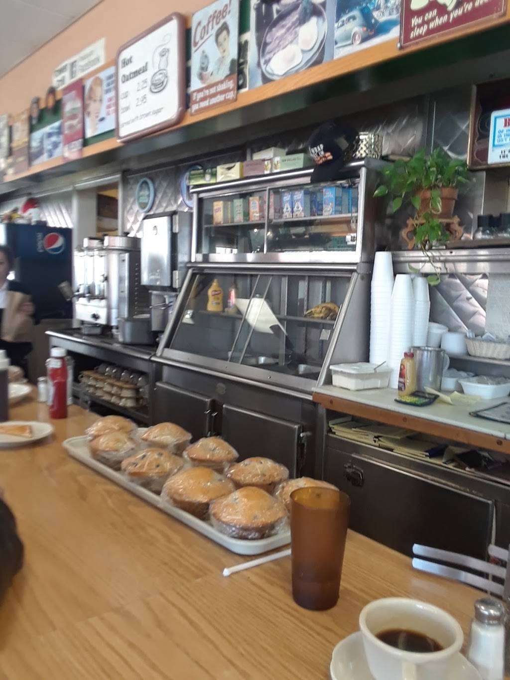 Tower Grill | restaurant | 185 Freight St, Waterbury, CT 06702, USA | 2037530522 OR +1 203-753-0522