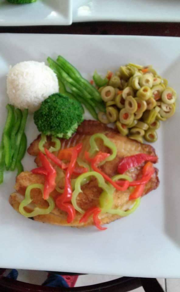 De la Cruz Vargas Restaurant | restaurant | 82 Redwood Ave, Paterson, NJ 07502, USA | 9737826418 OR +1 973-782-6418