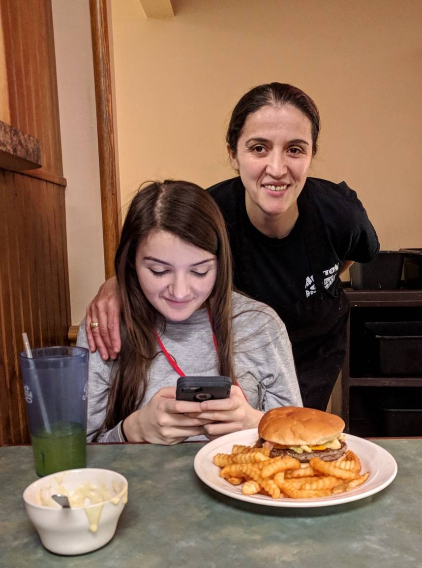 Aviston Family Restaurant/The Veranda Bar | restaurant | 201 Harrison St, Aviston, IL 62216, USA | 6182287272 OR +1 618-228-7272