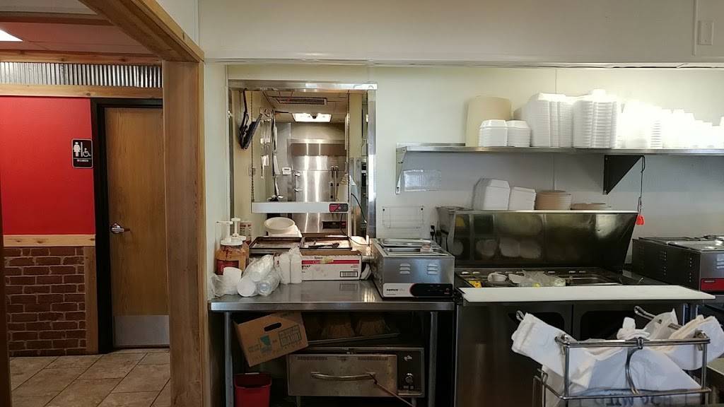 Hog Wild Pit Bar-B-Q | restaurant | 1905 W Broadway, Council Bluffs, IA 51501, USA | 7122565421 OR +1 712-256-5421