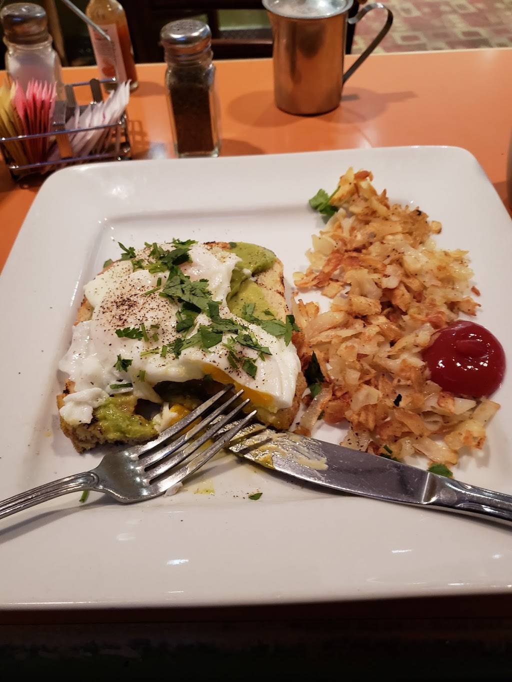 Lunchbox | restaurant | Bob Hope Airport, 2627 N Hollywood Way, Burbank, CA 91505, USA | 8189721337 OR +1 818-972-1337