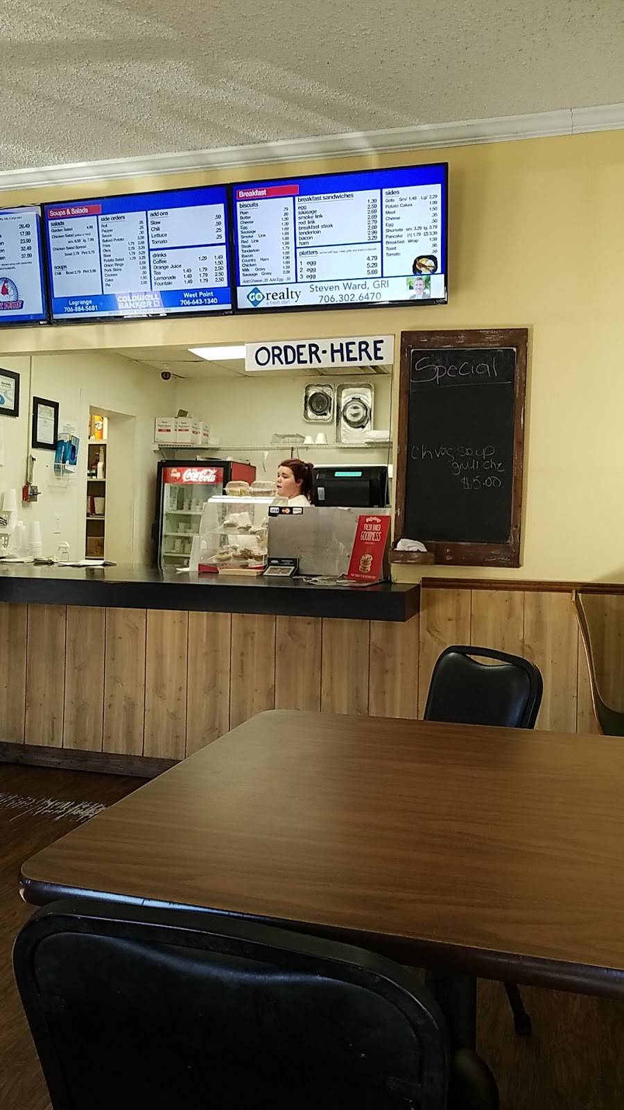 Chic Delite | restaurant | 201 E 8th St, West Point, GA 31833, USA | 7066434797 OR +1 706-643-4797