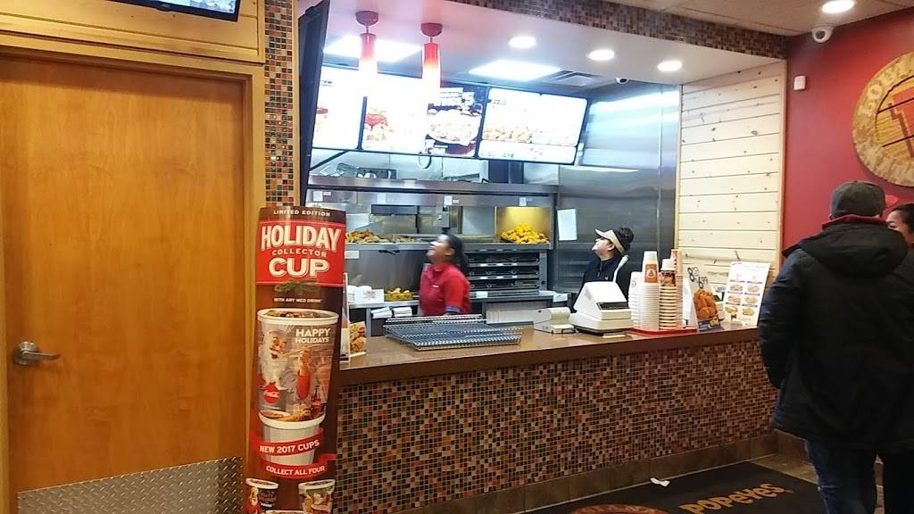 Popeyes Louisiana Kitchen | restaurant | 511 W Irving Park Rd, Bensenville, IL 60106, USA | 6305956333 OR +1 630-595-6333
