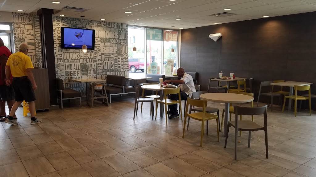 McDonalds | cafe | 1644 Fort Campbell Blvd, Clarksville, TN 37042, USA | 9316456662 OR +1 931-645-6662