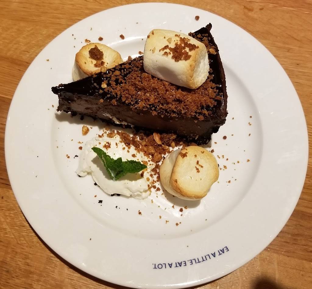 Earls Kitchen + Bar | restaurant | 698 Assembly Row Unit 102, Somerville, MA 02145, USA | 6176661790 OR +1 617-666-1790