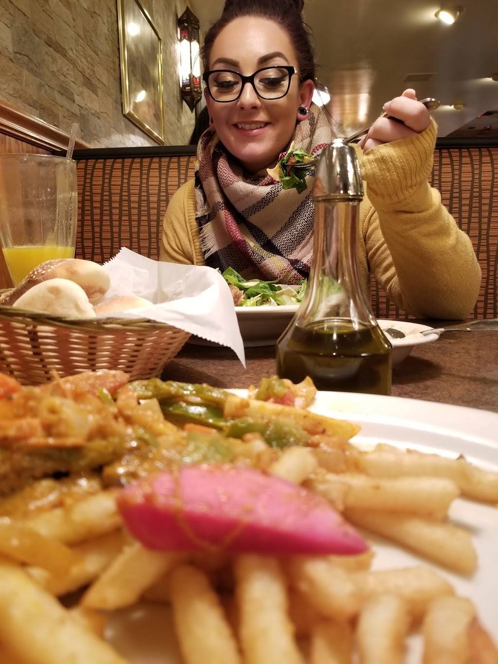 Grape Leaves Restaurant | restaurant | 2850 W Maple Rd, Troy, MI 48084, USA | 2488162000 OR +1 248-816-2000