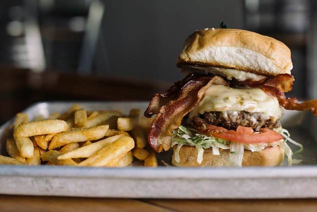 Our Moms Restaurant & Bar | restaurant | 250 W Lee Dr, Baton Rouge, LA 70808, USA | 2254565392 OR +1 225-456-5392