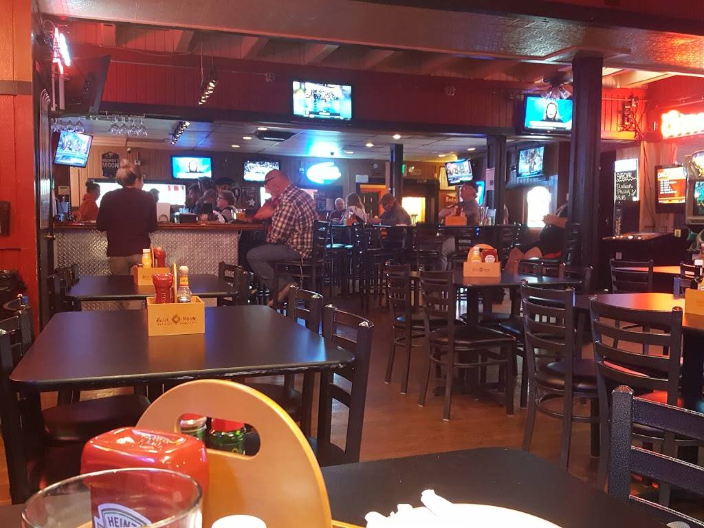 Misfits Sports Bar And Grill | restaurant | 11475 W Colfax Ave, Lakewood, CO 80215, USA | 3032333000 OR +1 303-233-3000