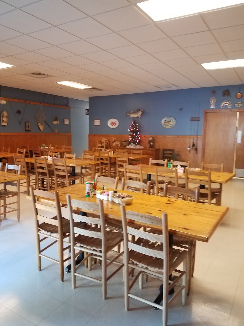 Davids Catfish House | restaurant | 5129 Dogwood Dr, Milton, FL 32570, USA | 8506261500 OR +1 850-626-1500