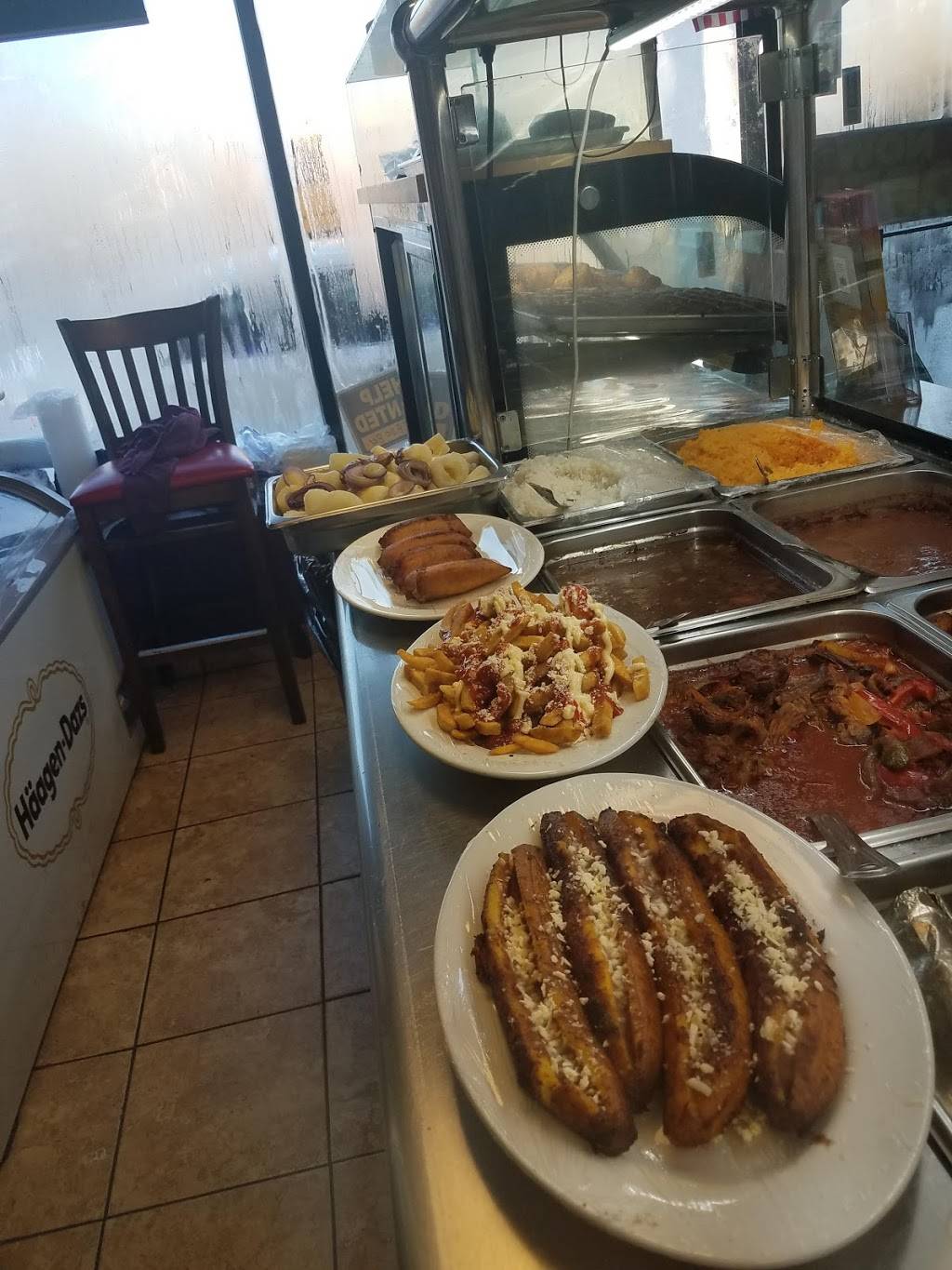 La Familia Deli & Restaurant | restaurant | 312 N Main St, Freeport, NY 11520, USA | 5166889886 OR +1 516-688-9886