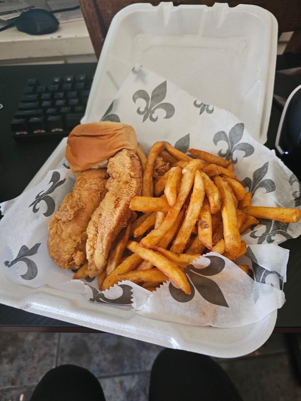 The Chicken Box | restaurant | 64724 LA-41, Pearl River, LA 70452, USA | 9852509400 OR +1 985-250-9400