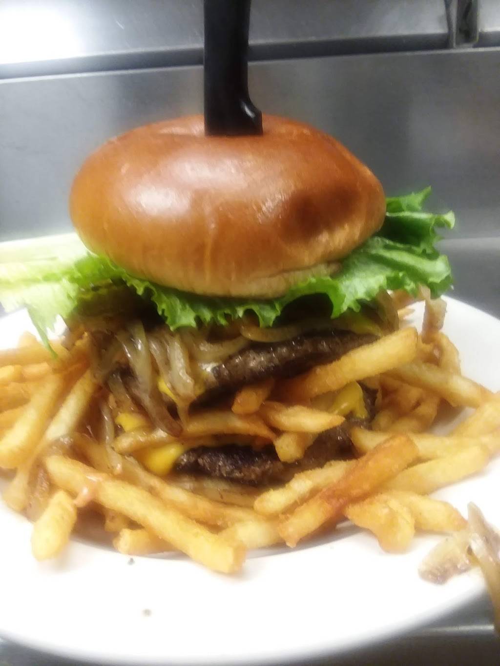 Kellys Bleachers Big Bend | restaurant | Vernon Ln, Big Bend, WI 53103, USA | 2626623600 OR +1 262-662-3600