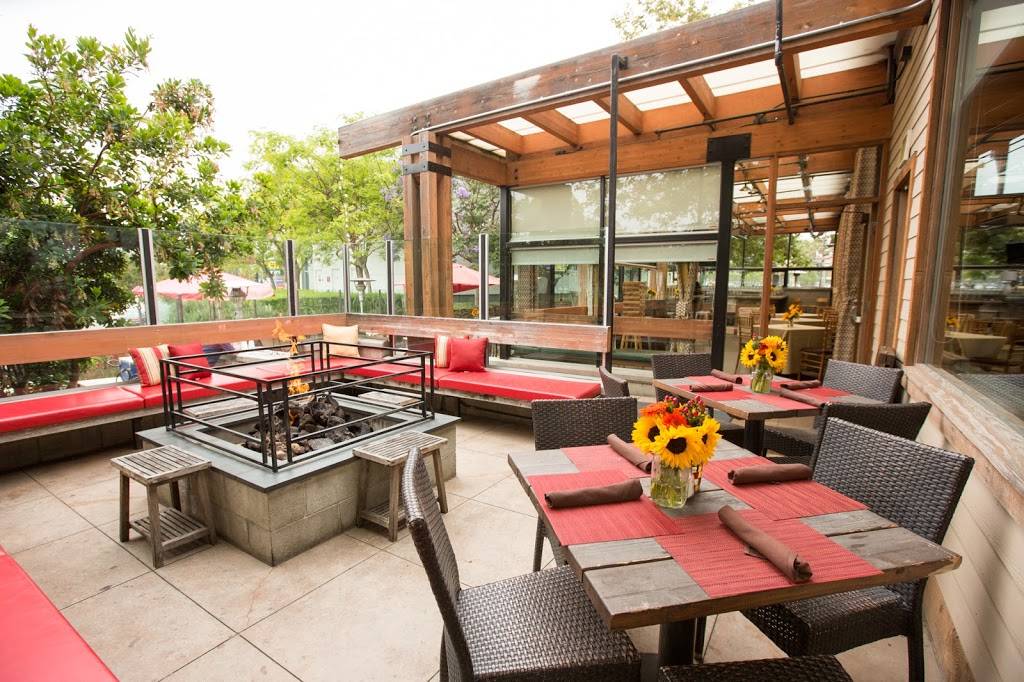 Salt Creek Grille | restaurant | 2015 East Park Place, El Segundo, CA 90245, USA | 3103359288 OR +1 310-335-9288