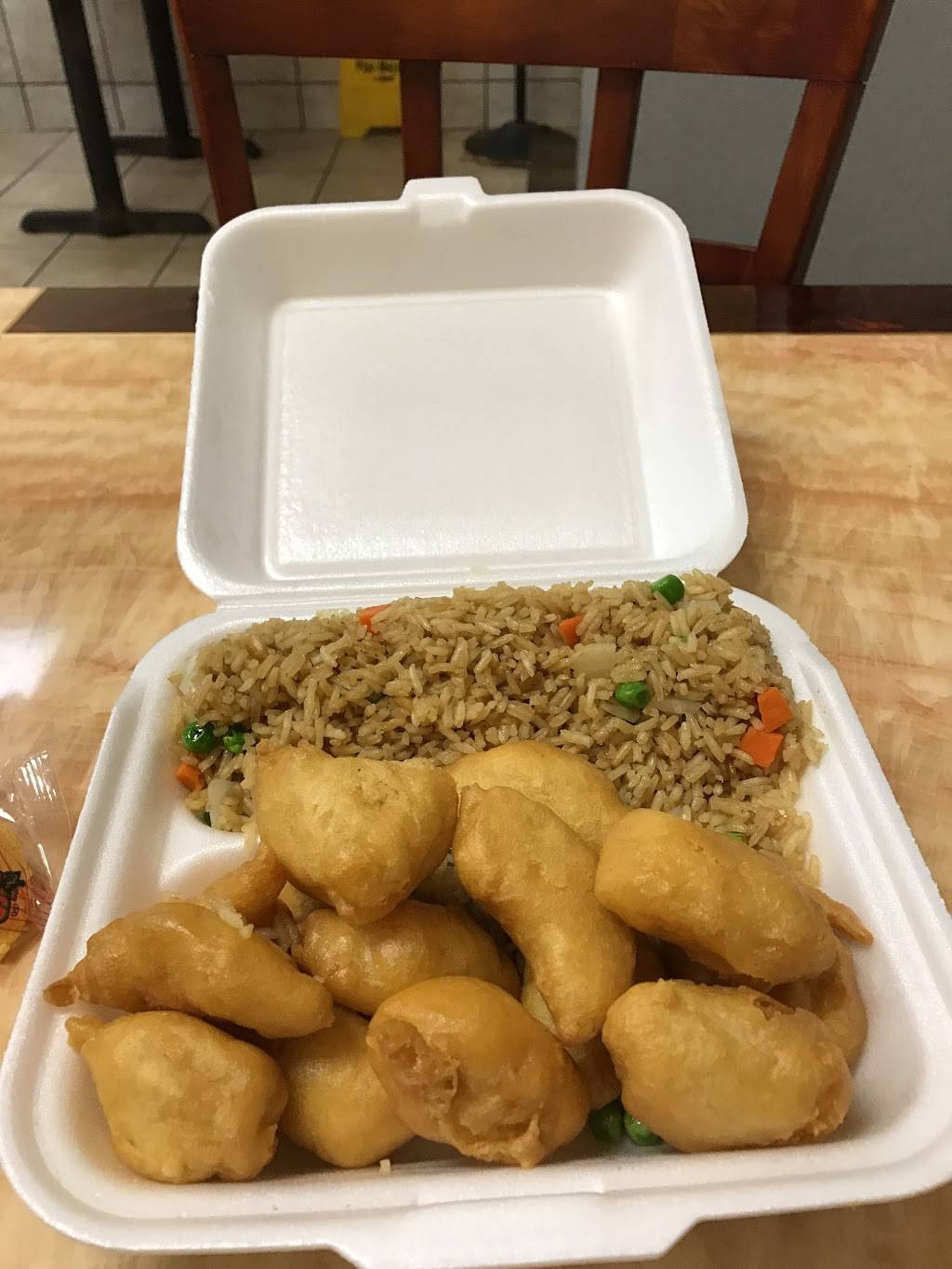 Chens Garden | restaurant | 9 Catoctin Cir SW, Leesburg, VA 20175, USA | 7037775266 OR +1 703-777-5266