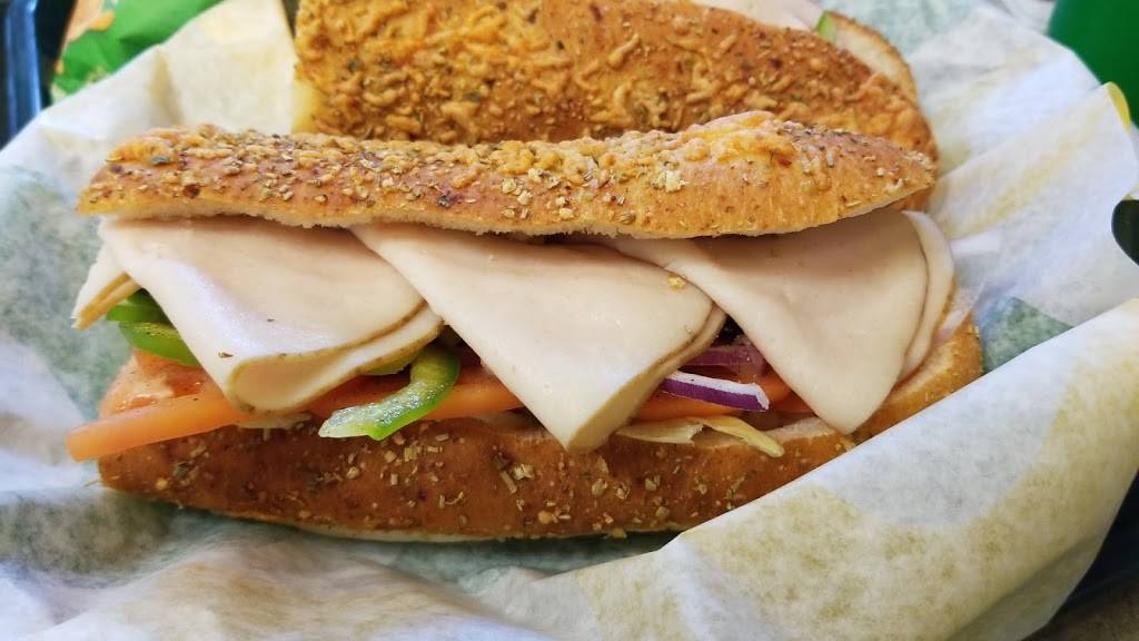 Subway | restaurant | 660 Eglinton Ave E, East York, ON M4G 2K2, Canada | 4164895656 OR +1 416-489-5656