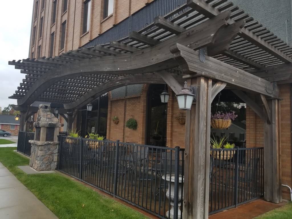 Pints & Quarts | restaurant | 950 W Norton Ave, Muskegon, MI 49441, USA | 2318309889 OR +1 231-830-9889