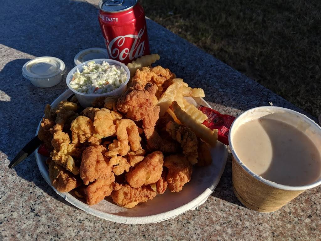 Hingham Lobster Pound | meal takeaway | 1818, 4 Broad Cove Rd, Hingham, MA 02043, USA | 7817491984 OR +1 781-749-1984