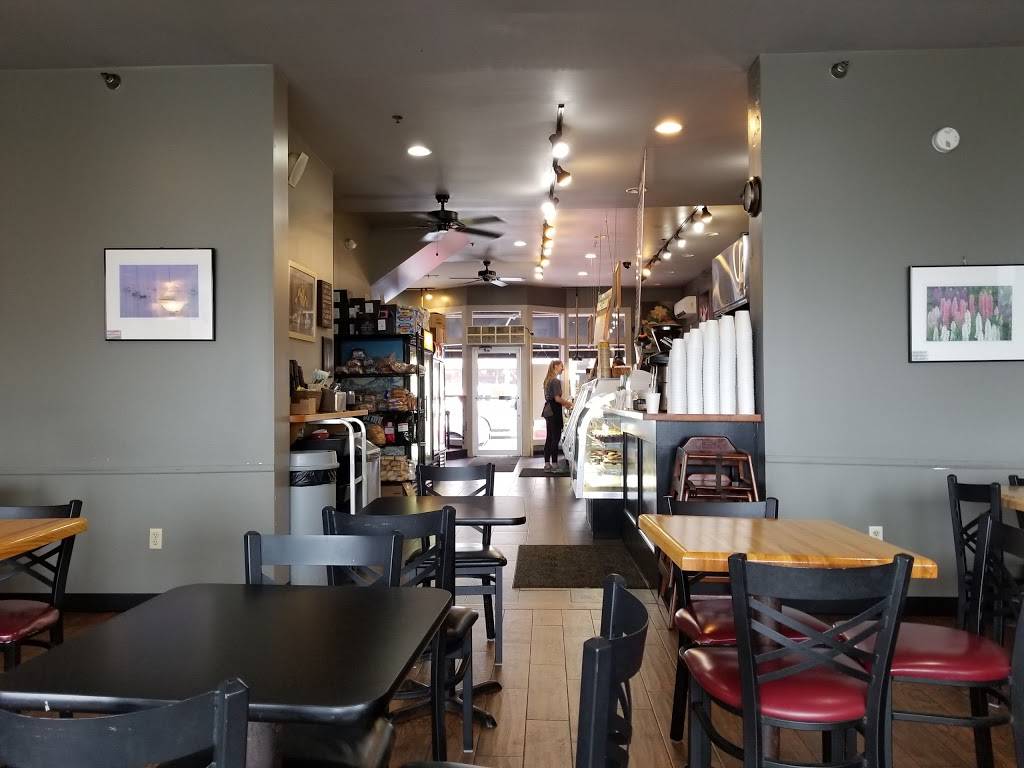 Camden Deli | meal takeaway | 37 Main St, Camden, ME 04843, USA | 2072368343 OR +1 207-236-8343