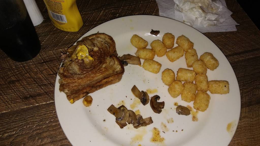 Colemans Tavern & Grill | restaurant | 823 Lake Ave, Woodstock, IL 60098, USA | 8153385000 OR +1 815-338-5000