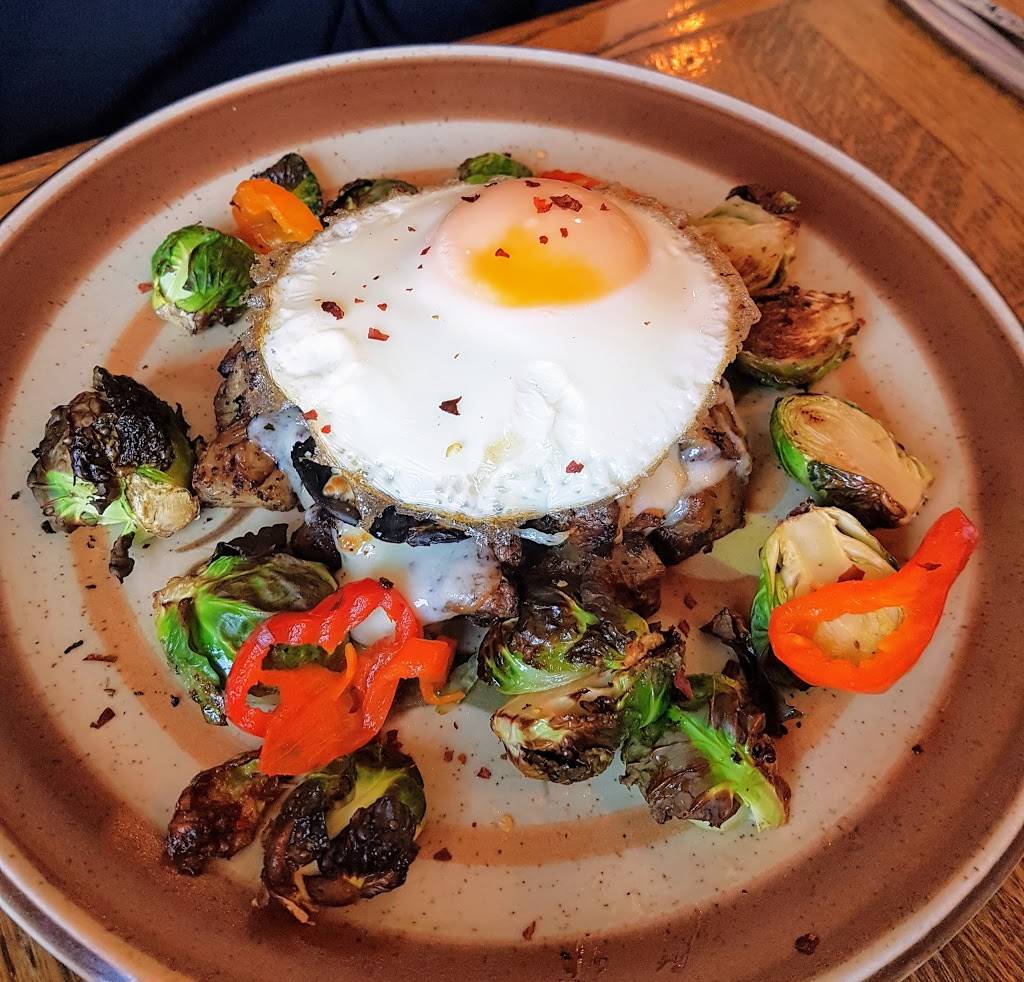 Chesterfields Gastro Diner | restaurant | 1433 Wellington St W #111, Ottawa, ON K1Y 2X2, Canada | 6136808990 OR +1 613-680-8990