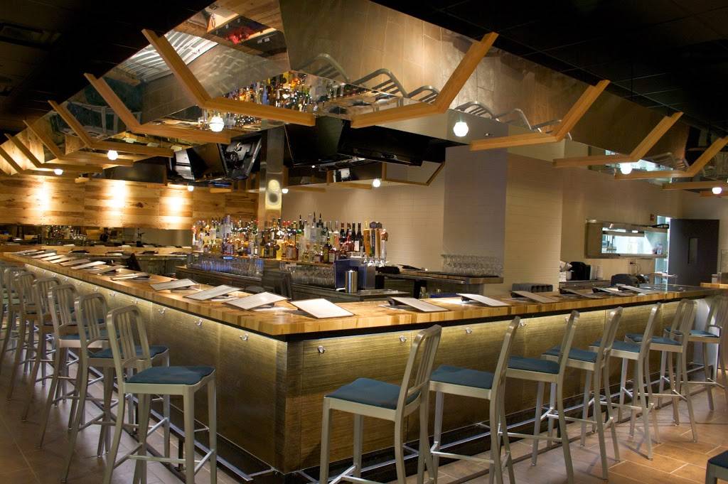 Legal Sea Foods | restaurant | B/C Connector, 8500 Essington Ave, Philadelphia, PA 19153, USA | 2672959300 OR +1 267-295-9300