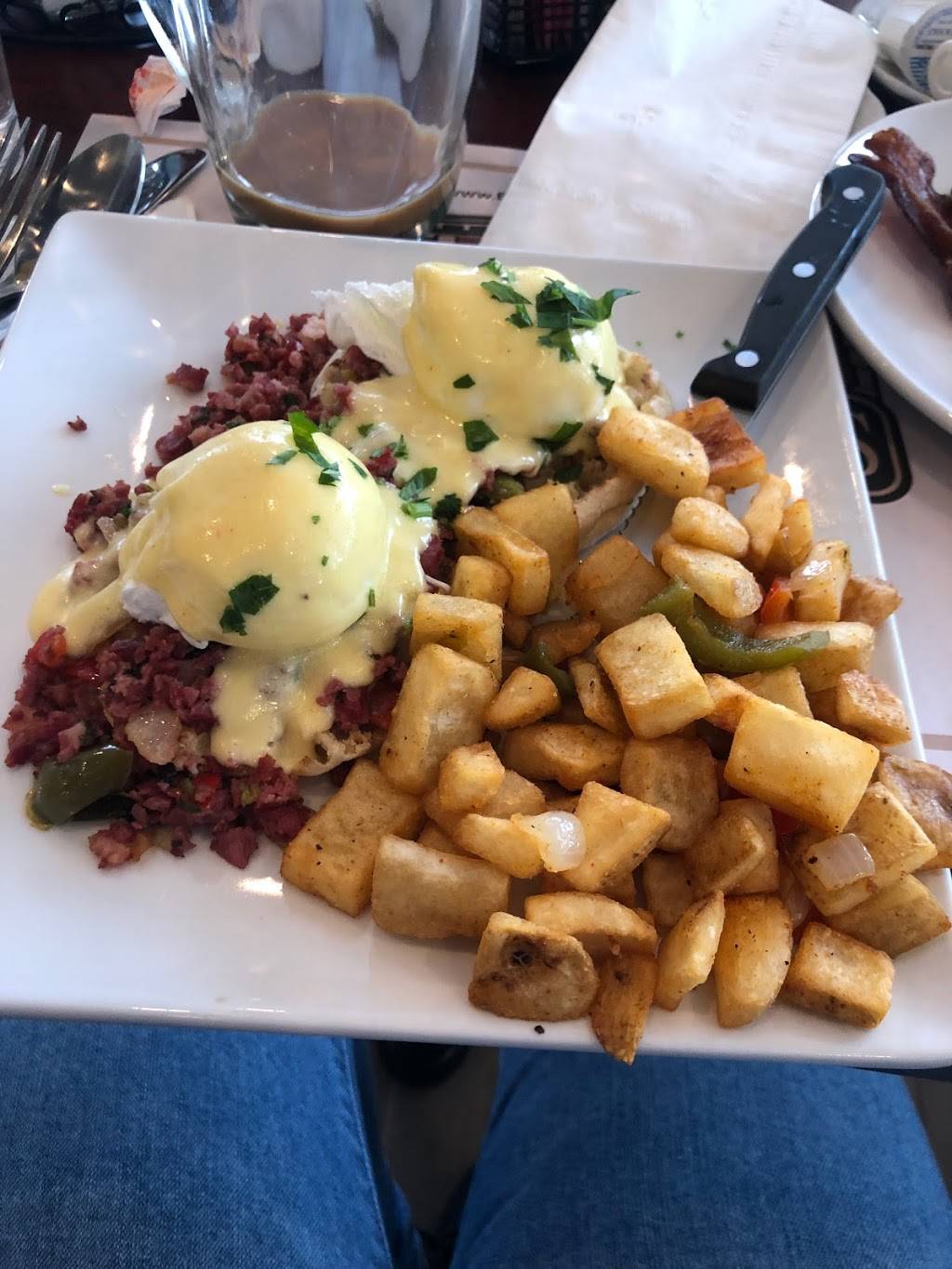 Brownstones Coffee | restaurant | 1759 Middle Country Rd, Centereach, NY 11720, USA | 6316763975 OR +1 631-676-3975