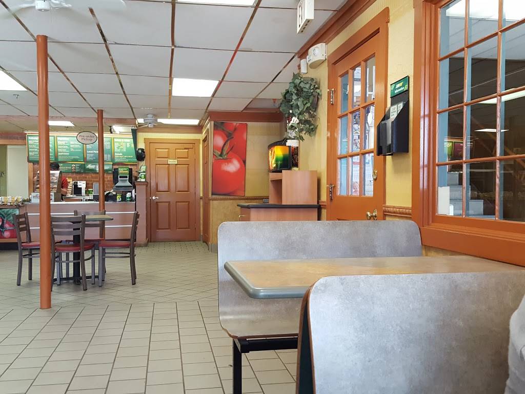 Subway Restaurants | restaurant | 521 Main St, Damariscotta, ME 04543, USA | 2075633838 OR +1 207-563-3838
