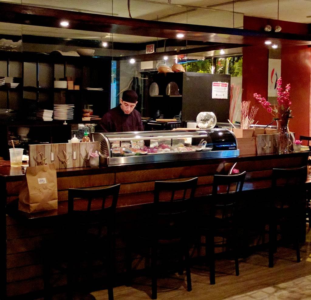Nami Sushi Bar | restaurant | 1828 W Montrose Ave, Chicago, IL 60613, USA | 8722414407 OR +1 872-241-4407